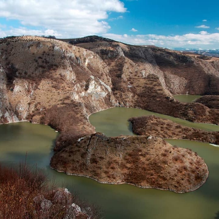 Meandri kanjona Uvca – zimski pejzaž iz ptičije perspektive