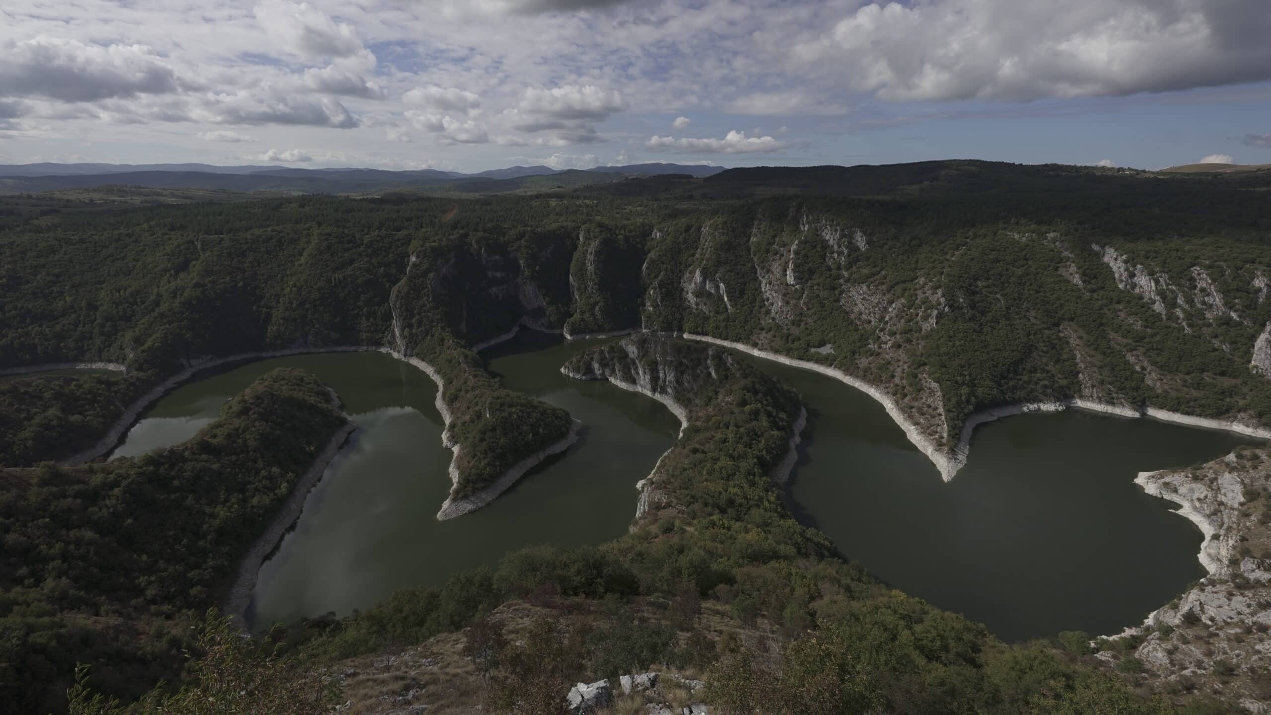 Pogled sa vidikovca Molitva na Uvcu – najlepši pogled na meandre reke